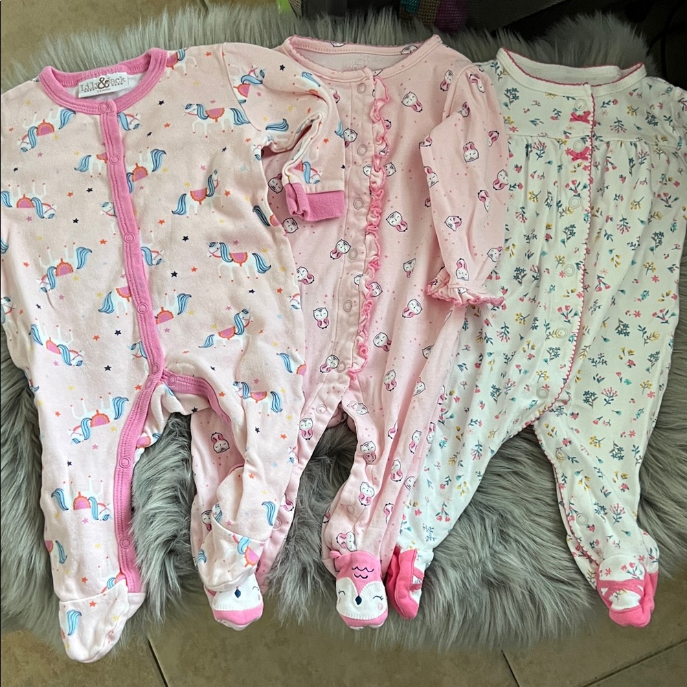 EUC White Unicorn and Floral Footies Button Up Pajama Set of 3 sz 3-6 months